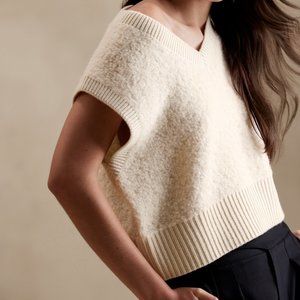 Cozy Ivory Banana Republic Safido Bouclé Sweater Vest Size Small